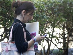 De los mexicanos que usan celular, el 22 por ciento de éstos son teléfonos inteligentes. ARCHIVO /