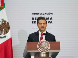 Enrique Peña Nieto firmó la promulgación de la reforma educativa. NTX /