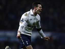 Gareth Bale marca en su primer intento un zurdazo desde fuera del área que supone su gol 14 en la Premier. AFP /