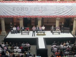 El patio del Congreso del Estado se convirtió en un foro con una sala tipo louge, con música para jóvenes.  /