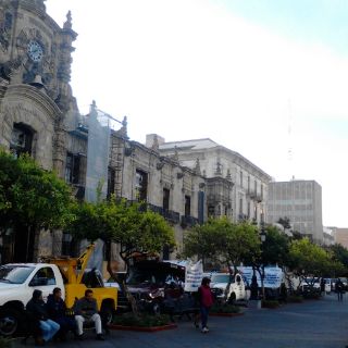 ''Grulleros'' se manifiestan en Centro tapatío