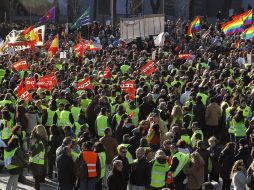Trabajadores de Iberia en la plaza de Neptuno de Madrid, donde se manifiestan. EFE /
