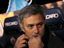 Si los merengues quedan fuera de Copa del Rey y Champions League, Mou deberá marcharse, dice Menotti. EFE /