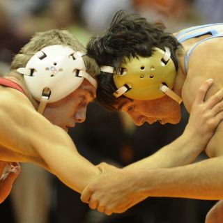 Campeón ruso devuelve oro olímpico de Lucha