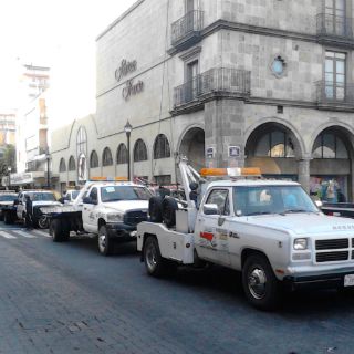 ''Grulleros''' mantienen bloqueados dos carriles de Corona