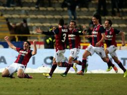 El Bolonia festeja su triunfo como local en la sexta jornada de la Liga de Italia. EFE /