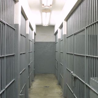 EU libera a inmigrantes por falta de presupuesto