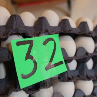 Sancionan a más de 600 comercios por alto precio de huevo