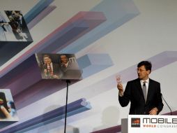 El director ejecutivo de Vodafone, Vittorio Colao, durante su intervención hoy en las conferencias del Mobile World Congress. EFE /