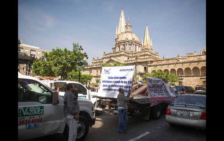 Permanecerán con movilizaciones y plantón frente a Palacio de Gobierno hasta que se les entregue el recurso que se les había prometido.  /