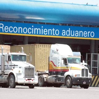 Aduaneros van por el comercio exterior digital