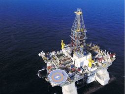 La paraestatal pagó a dos compañías el traslado de una plataforma que ya estaba en el Golfo. ARCHIVO /