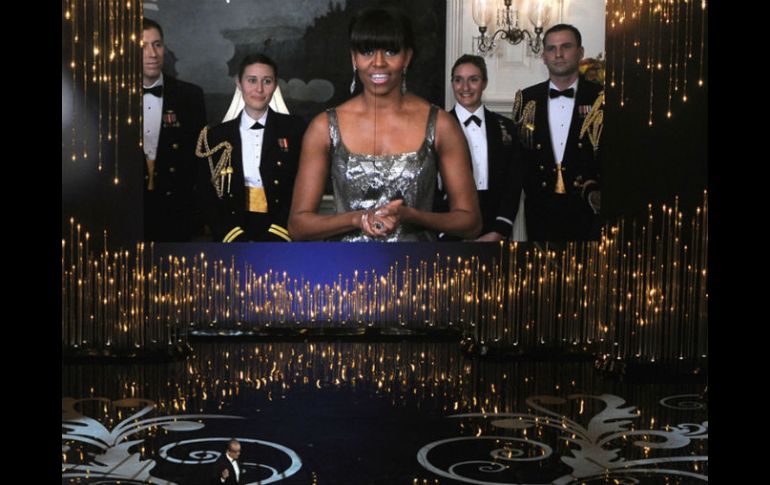 Un ejemplo es: Michell Obama nombró al ganador al Oscar a mejor actor en directo. AP /