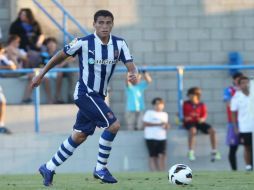 Moreno provoca el penal en el gol del Atleti la semana pasada, con el que perdieron 1-0 los 'Periquitos'. ESPECIAL /