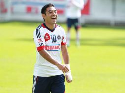 El ''10'' rojiblanco fue revisado de su pierna derecha tras el encontronazo con Villanueva.  /