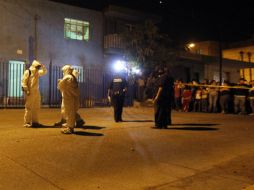 Policías ministeriales y Peritos de la PGR acuden al lugar luego de una llamada anónima. ARCHIVO /