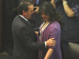 Arriola Gordillo ingresó al Salón de Plenos y fue bien recibida por Gamboa Padrón, Cordero y Barbosa Huerta. NTX /