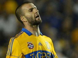 Emanuel Villa tendrá que ver el juego ante Morelia desde la tribuna por su lesión. MEXSPORT /