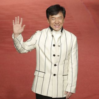 Jackie Chan, ''pillado'' en el uso de un vehículo militar
