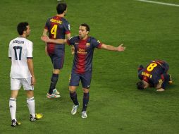 Xavi Hernández (centro) se pierde el juego de este sábado ante el Real Madrid. EFE /