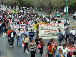 Trabajadores de la sección 40 del SNTE se manifiestan en contra de la Reforma Educativa. NTX /