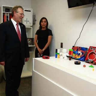 Embajador de EU asiste a toma de protesta de Aristóteles