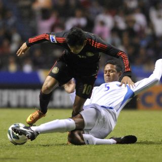 México derrota 2-0 a El Salvador