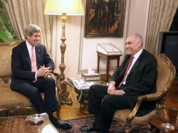 El secretario de Estado de EU, John Kerry,  y su homólogo egipcio, Mohamed Amr. EFE /