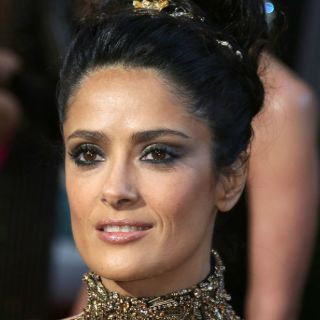 Hija de Salma Hayek la sorprende con obsequios
