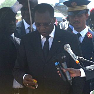 Presidente de Chad asegura muerte del líder de AQMI