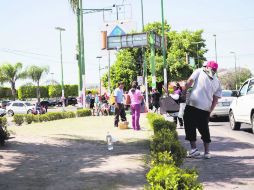 El crucero. “Aquí yo pido dinero, si usted se fija, y todos los demás trabajan, no se vale”, dice Ochoa.  /