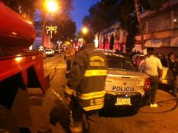 Elementos del cuerpo de bomberos y del ERUM arriban al lugar. TOMADA DE @Capital_21  /