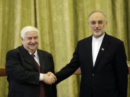 El ministro de Exteriores de Irán, Ali Akbar Salehi (d), propugnó una salida negociada al conflicto en Siria. AP /