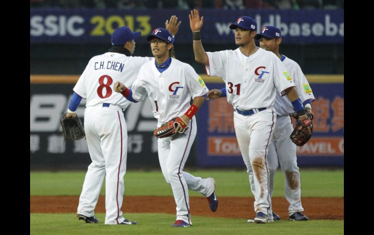 Taiwán celebra su marca perfecta (2-0) en el torneo. AP /