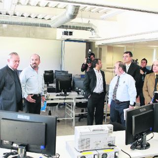El ITESO refuerza laboratorios de Electrónica Digital