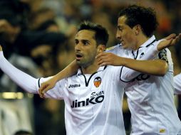 Jonás (izq) y Guardado tratarán de revertir el marcador en París. AFP /