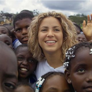 Anuncian BID y fundación de Shakira segunda premiación