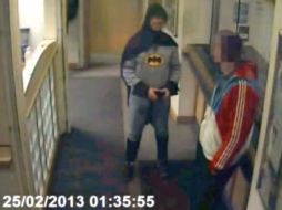 Según señala un portavoz policial, aún se desconoce la identidad del misterioso hombre disfrazado de Batman. ESPECIAL /