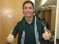 Ronaldo publica en Facebook una fotografía desde el vestuario del Etihan Stadium, donde entrenó hoy. ESPECIAL /