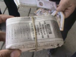 Entre las pertenencias de los sujetos, les aseguraron una paca, hecha con papel periódico.  /