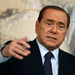 Condenan a ex periodista por extorsionar a Berlusconi