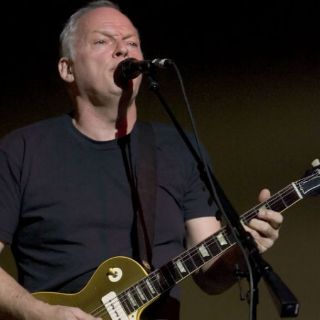 David Gilmour de Pink Floyd celebra por partida doble