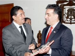 El alcalde tapatío escuchó la invitación que le hizo Barreto (d) para acudir a Washington D.C. del 29 de abril al 1 mayo.  /