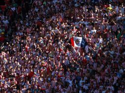 Las porras del Guadalajara tendrán que acatar nuevas políticas para asistir a los partidos en el Omnilife.  /