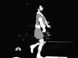 UFANO. De cuando el poeta lee en público y se levanta de la silla. ESPECIAL /