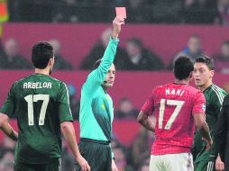 Momento clave. Al minuto 56, Cuneyt Cakir mostró roja directa al portugués Nani. AFP /