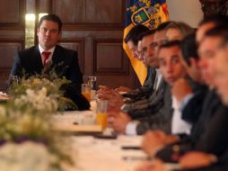 En reunión con legisladores, el gobernador Aristóteles Sandoval ofreció ayuda al Congreso para solucionar su crisis financiera. EL INFORMADOR /