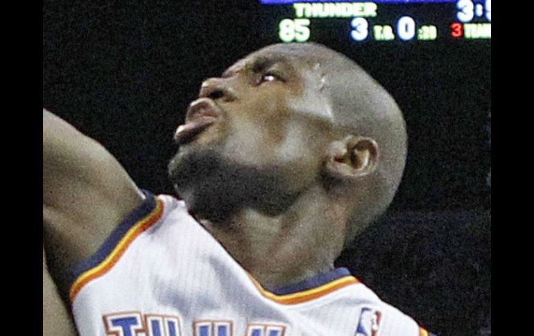 Serge Ibaka comete una falta flagrante que pasa de nivel uno a nivel dos. AP /