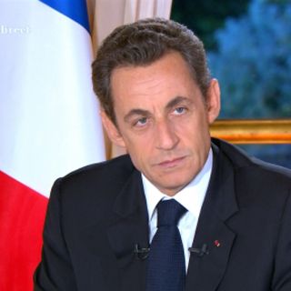 Sarkozy sólo volvería a la política ''por deber''