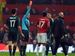 Nani es expulsado al minuto 56 por una falta sobre Álvaro Arbeloa. AFP /